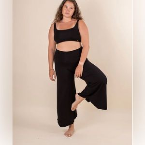 🎄Indigo Luna Layla Flares in black